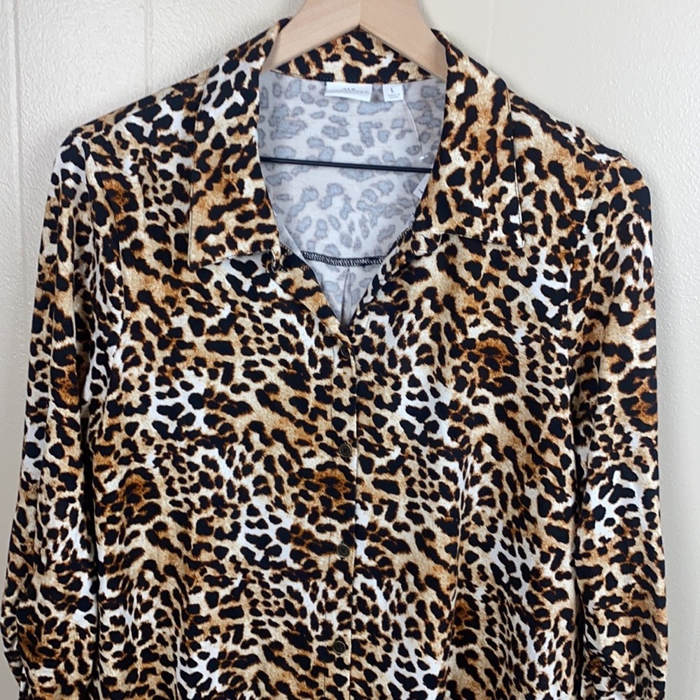 New Directions Leopard Print Julianna Crepe Tunic Button-up Top size Large - Picture 2 of 9